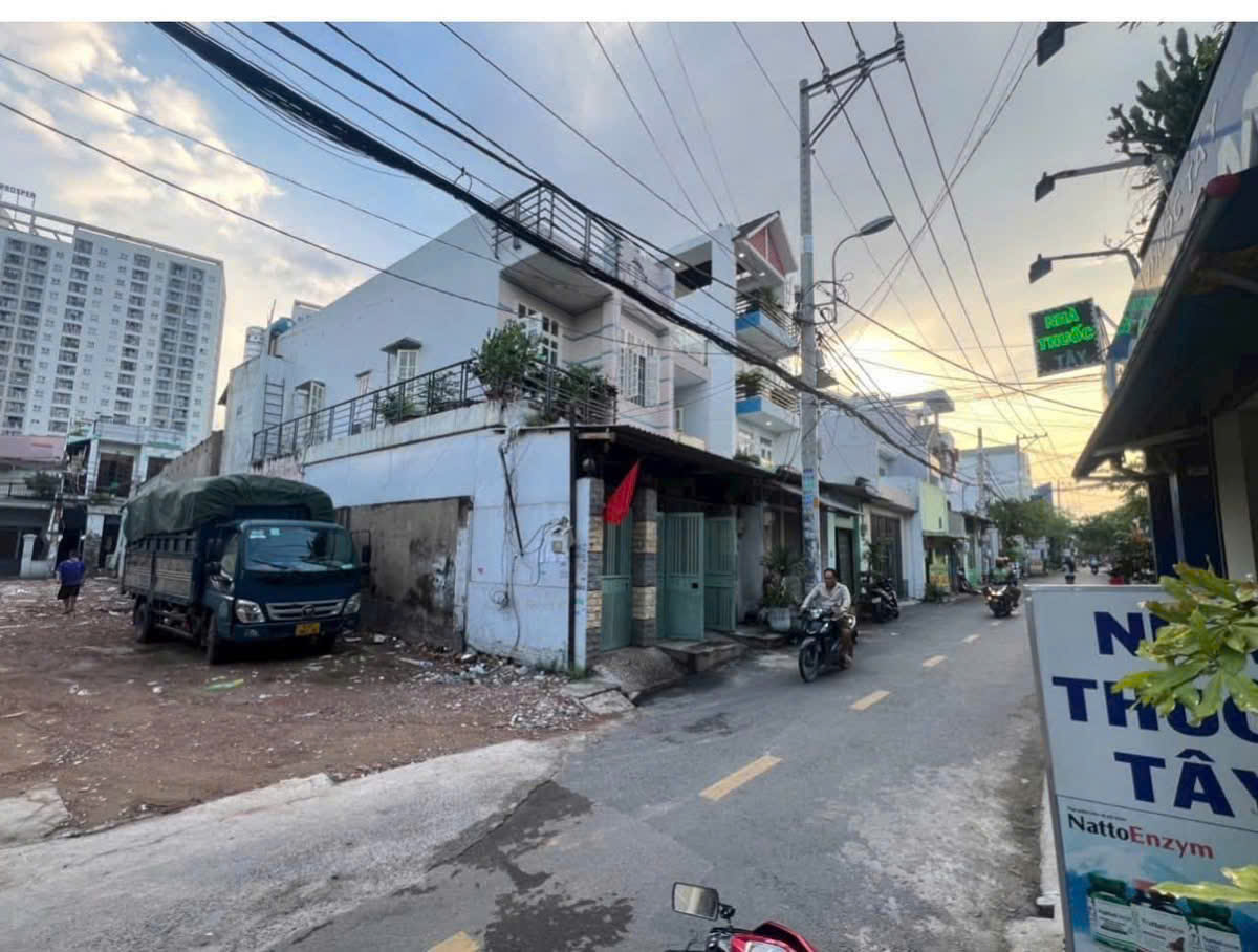 GÓC 2MT ĐẸP – NHÀ C4 ĐƯỜNG TÂN THỚI NHẤT 13 (ĐÔNG HƯNG THUẬN, Q12) – GIÁ CHỈ 16,5 TỶ - Ảnh 1
