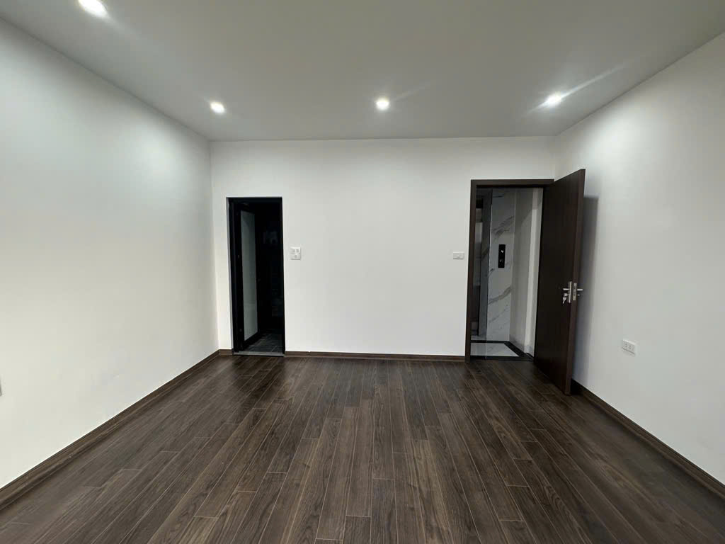 Nhà Tứ Liên - Tây Hồ - 5 tầng - thang máy - chuẩn công năng, về ở luôn giá 9,4 tỷ - Ảnh 3