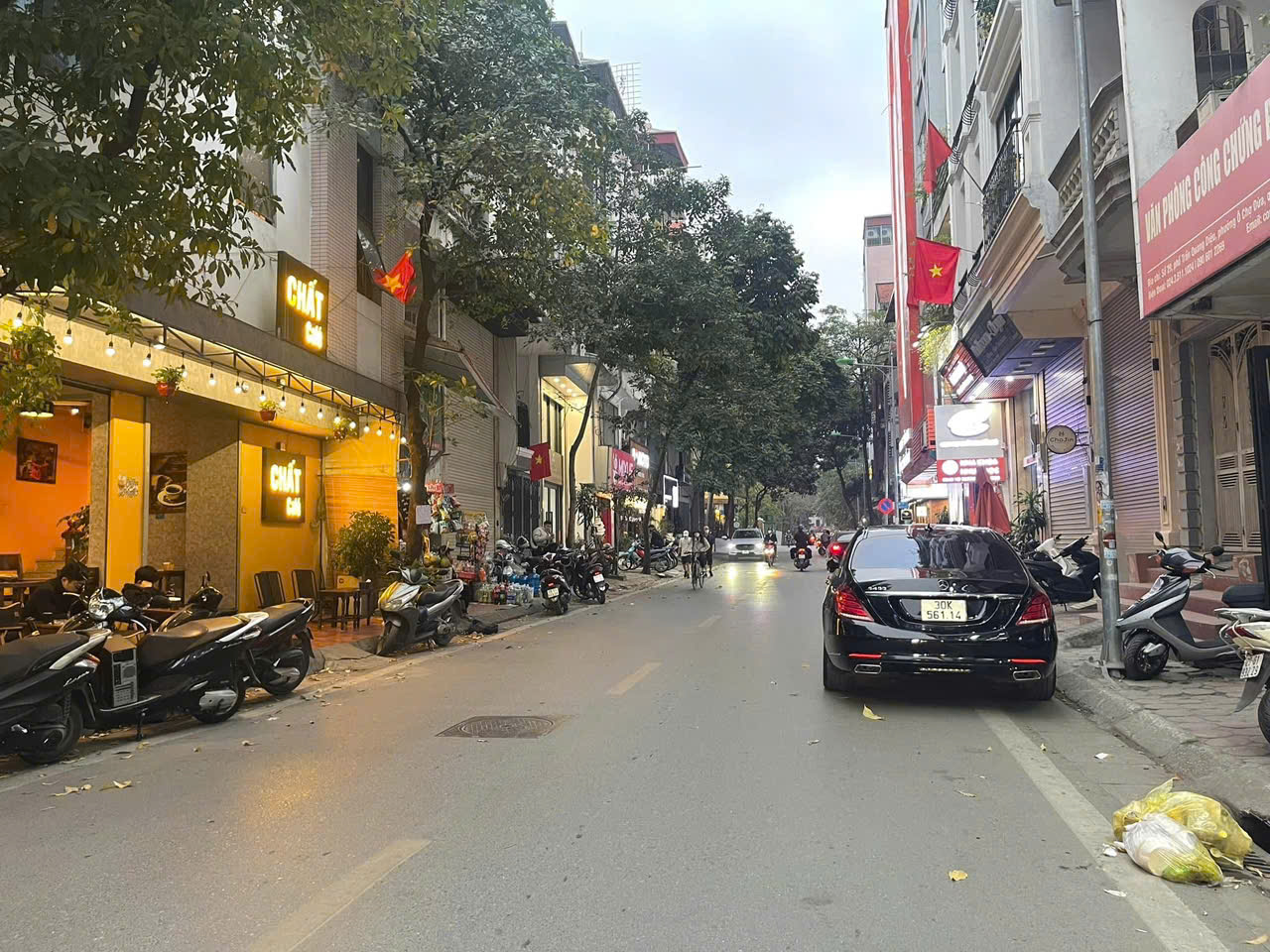 Bán nhà mặt phố Hoàng Văn Thái kinh doanh sầm uất - 73m giá 25 tỷ sổ đỏ đẹp - Ảnh 1