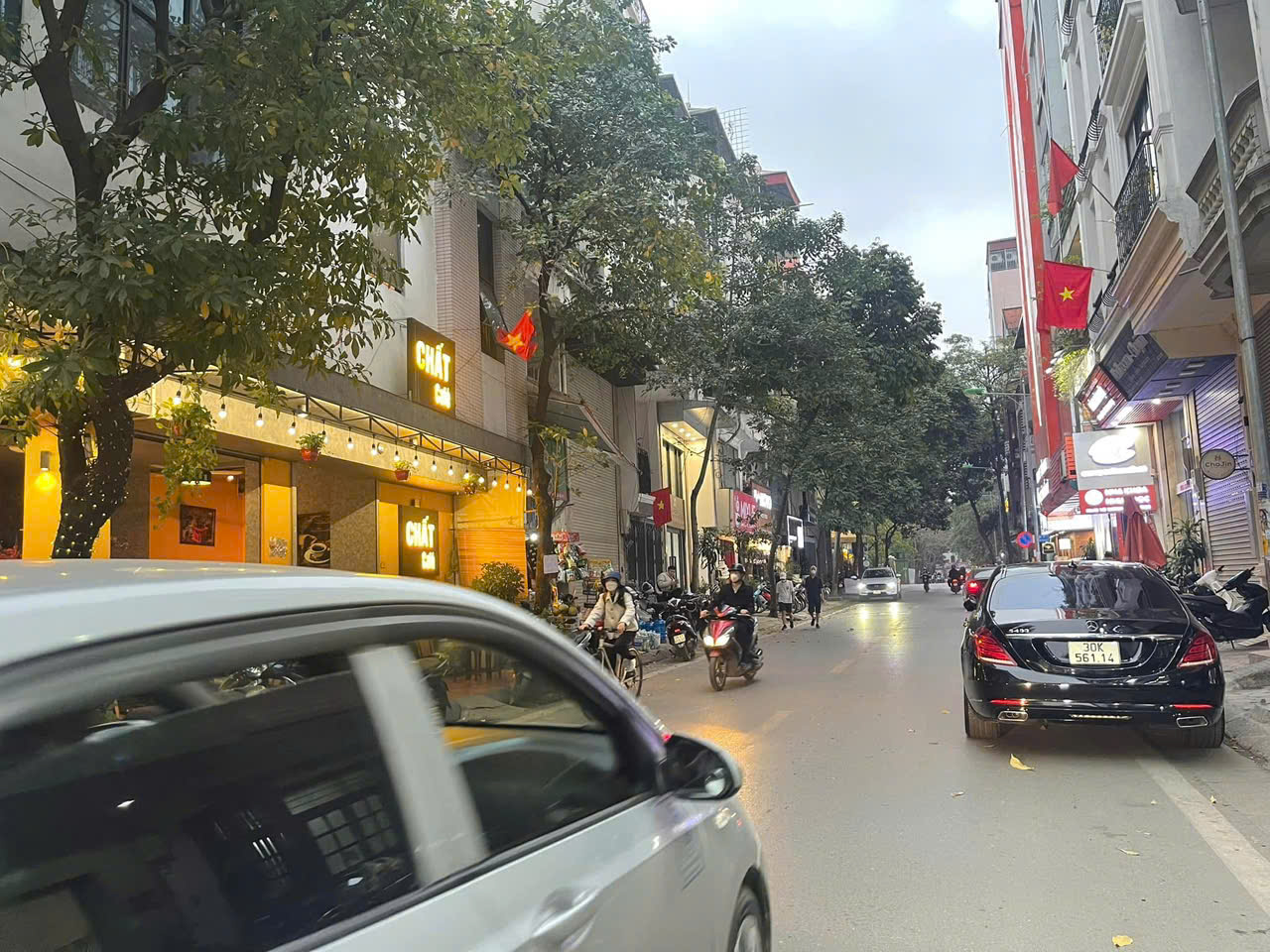 Bán nhà mặt phố Hoàng Văn Thái kinh doanh sầm uất - 73m giá 25 tỷ sổ đỏ đẹp - Ảnh 2