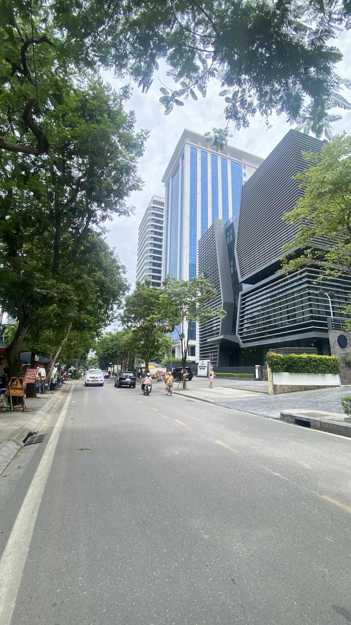Bán 1200m2 đất tặng biệt thự mặt phố Đội Cấn phường Ngọc Hà - Ảnh chính