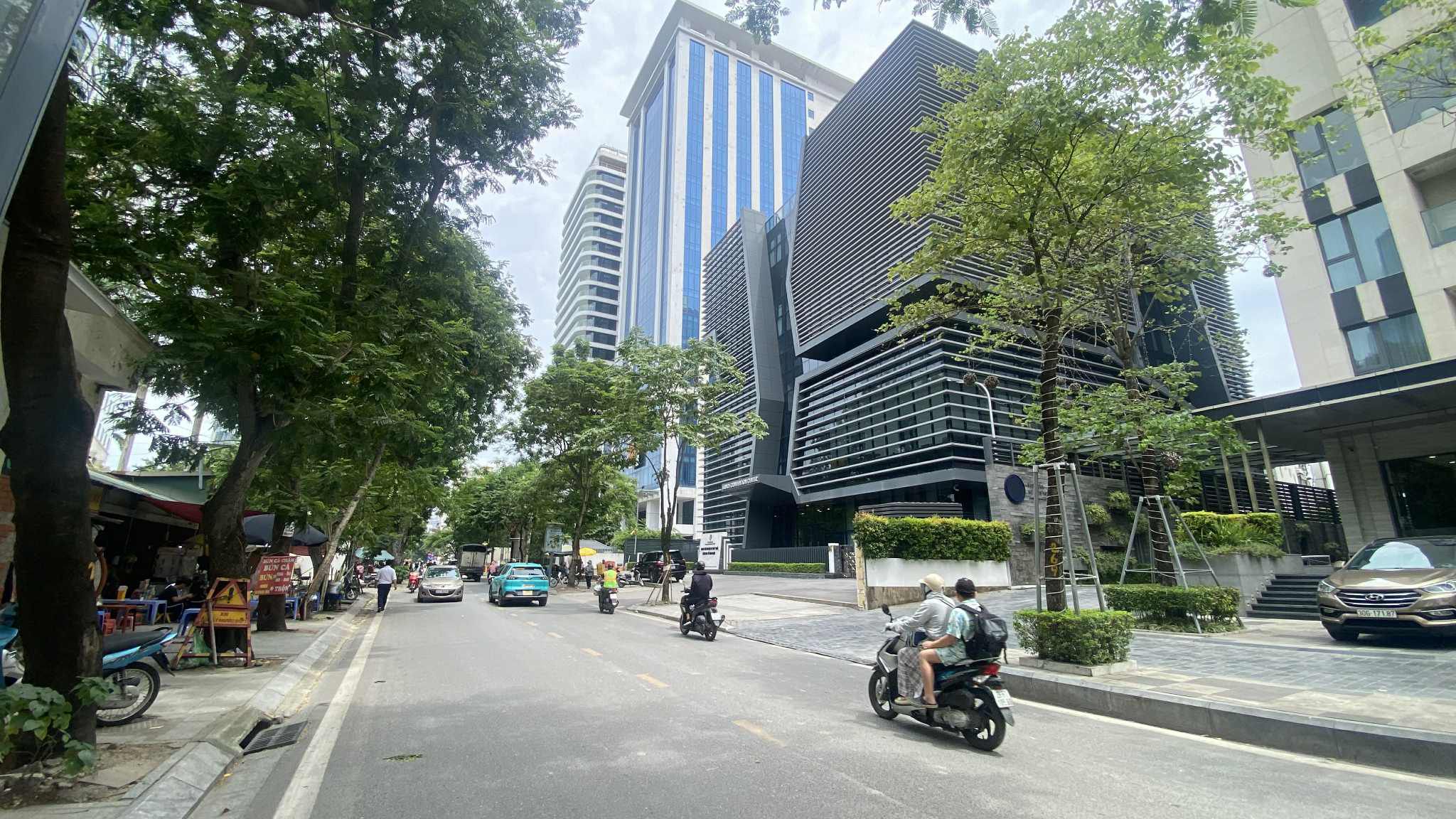 Bán 1200m2 đất tặng biệt thự mặt phố Đội Cấn phường Ngọc Hà - Ảnh 1