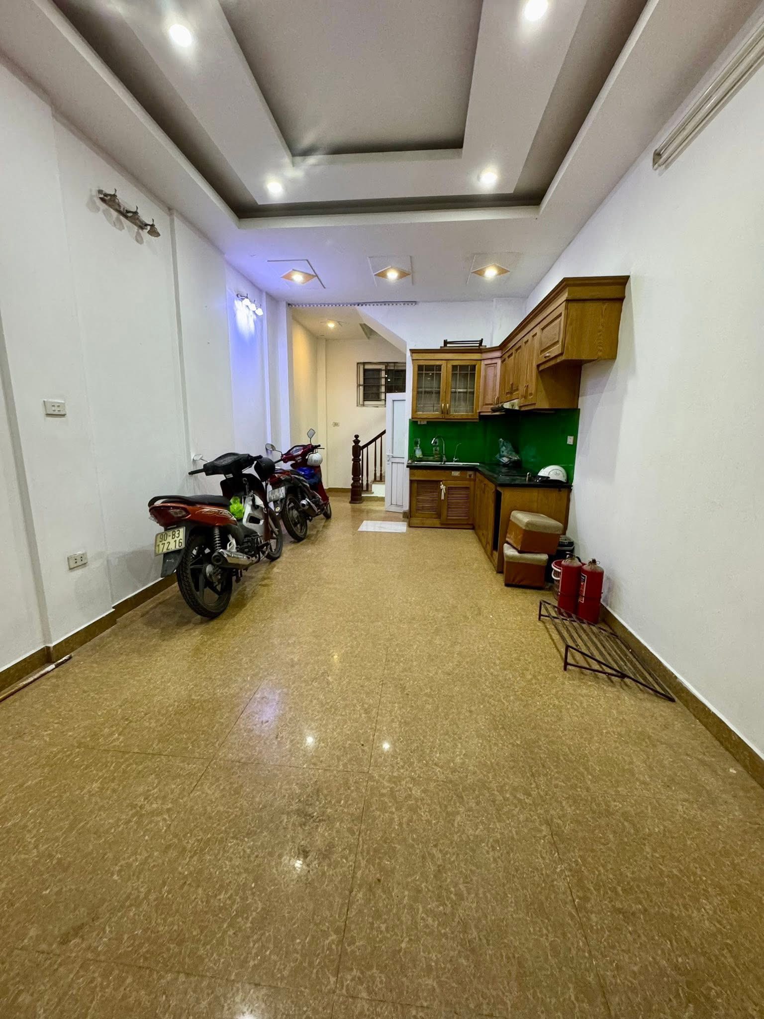 Cho thuê nhà nguyên căn tại đường Cầu Giấy phường Quan Hoa 33m x 5T giá 12 triệu - Ảnh chính
