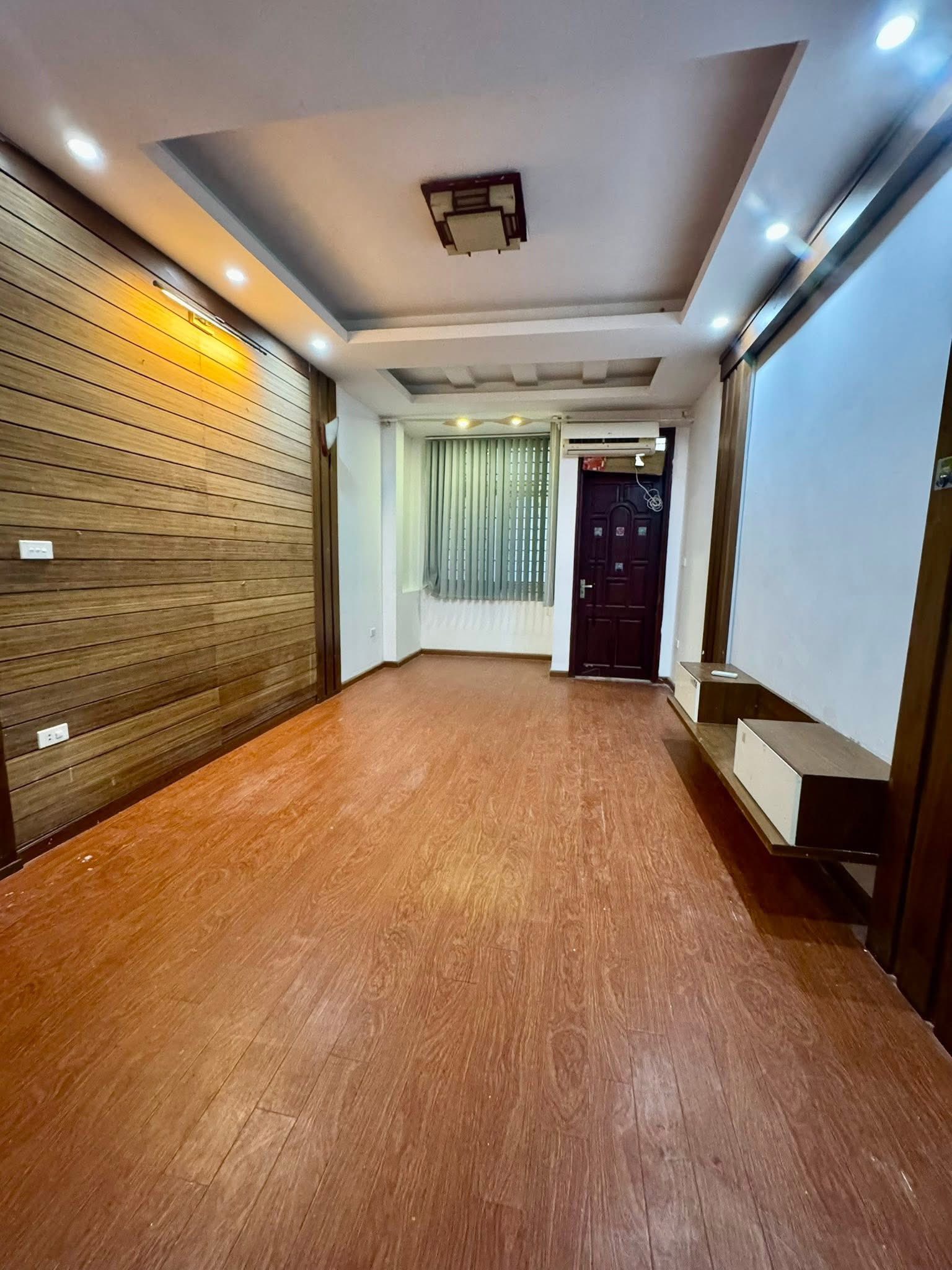 Cho thuê nhà nguyên căn tại đường Cầu Giấy phường Quan Hoa 33m x 5T giá 12 triệu - Ảnh 1