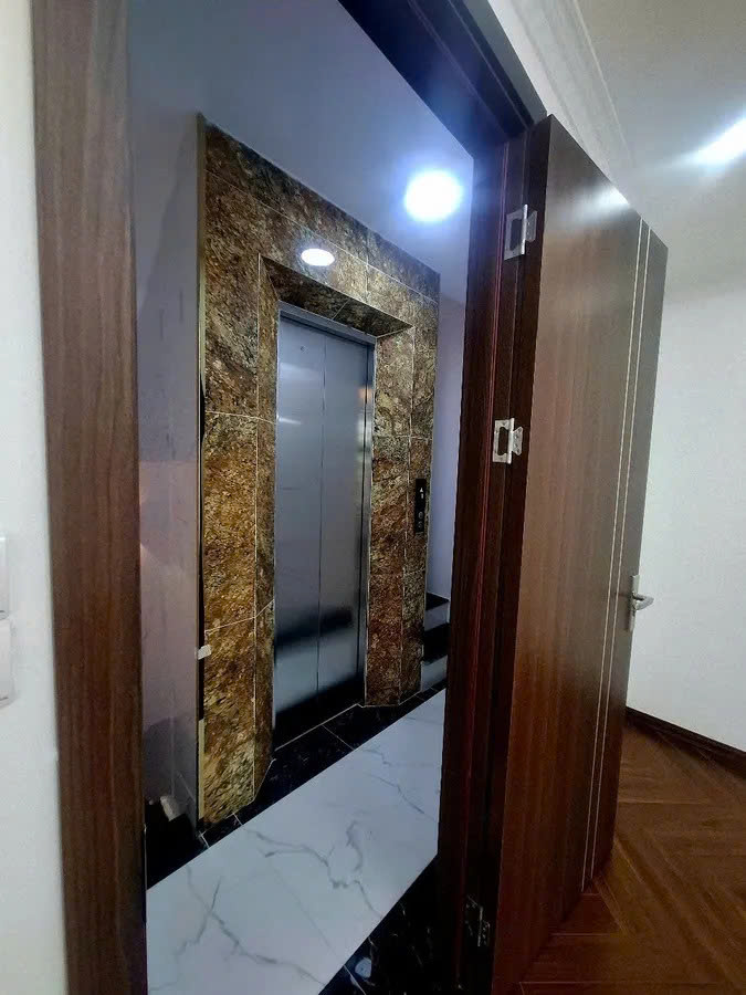NHÀ ĐẸP Ở LUÔN Phố Nguyễn Văn Linh 35m2 X 6 Tầng X 9.8 tỷ Long Biên. - Ảnh 4