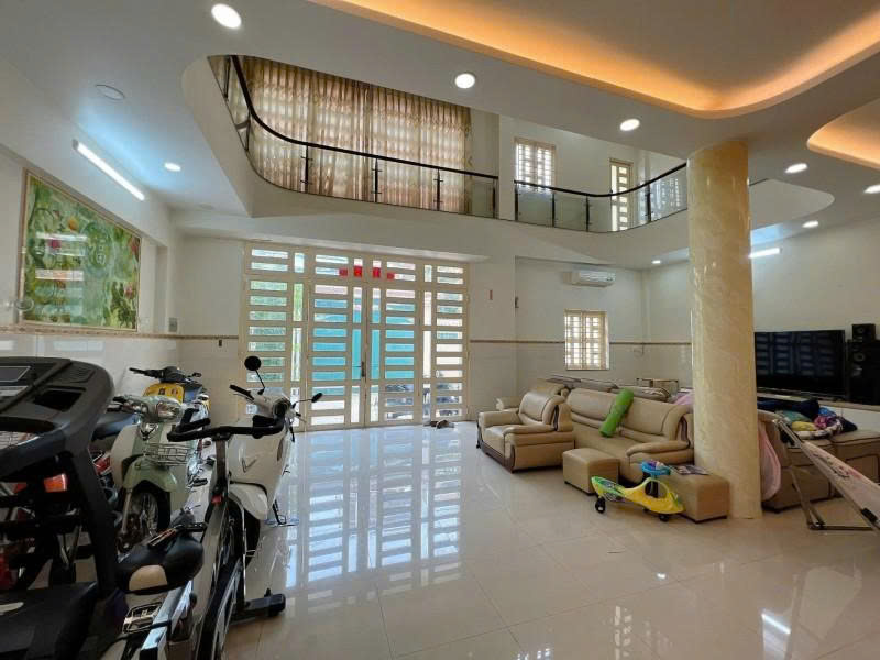 Bán nhà Mặt tiền Dương Khuê ngay Lũy Bán Bích - Hòa Bình, 10x24m, 3 Tầng, 4 PN, 29,9 tỷ. - Ảnh 2