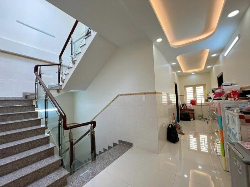 Bán nhà Mặt tiền Dương Khuê ngay Lũy Bán Bích - Hòa Bình, 10x24m, 3 Tầng, 4 PN, 29,9 tỷ. - Ảnh 3