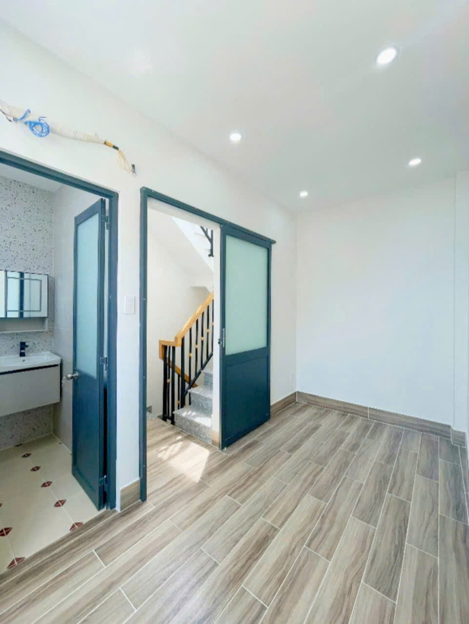CÁCH MẶT TIỀN BẾN VÂN ĐỒN 15M  XE HƠI <br>NGANG 4 DIỆN TÍCH SD 53M2 CÓ 2 TỶ HƠN - Ảnh 2