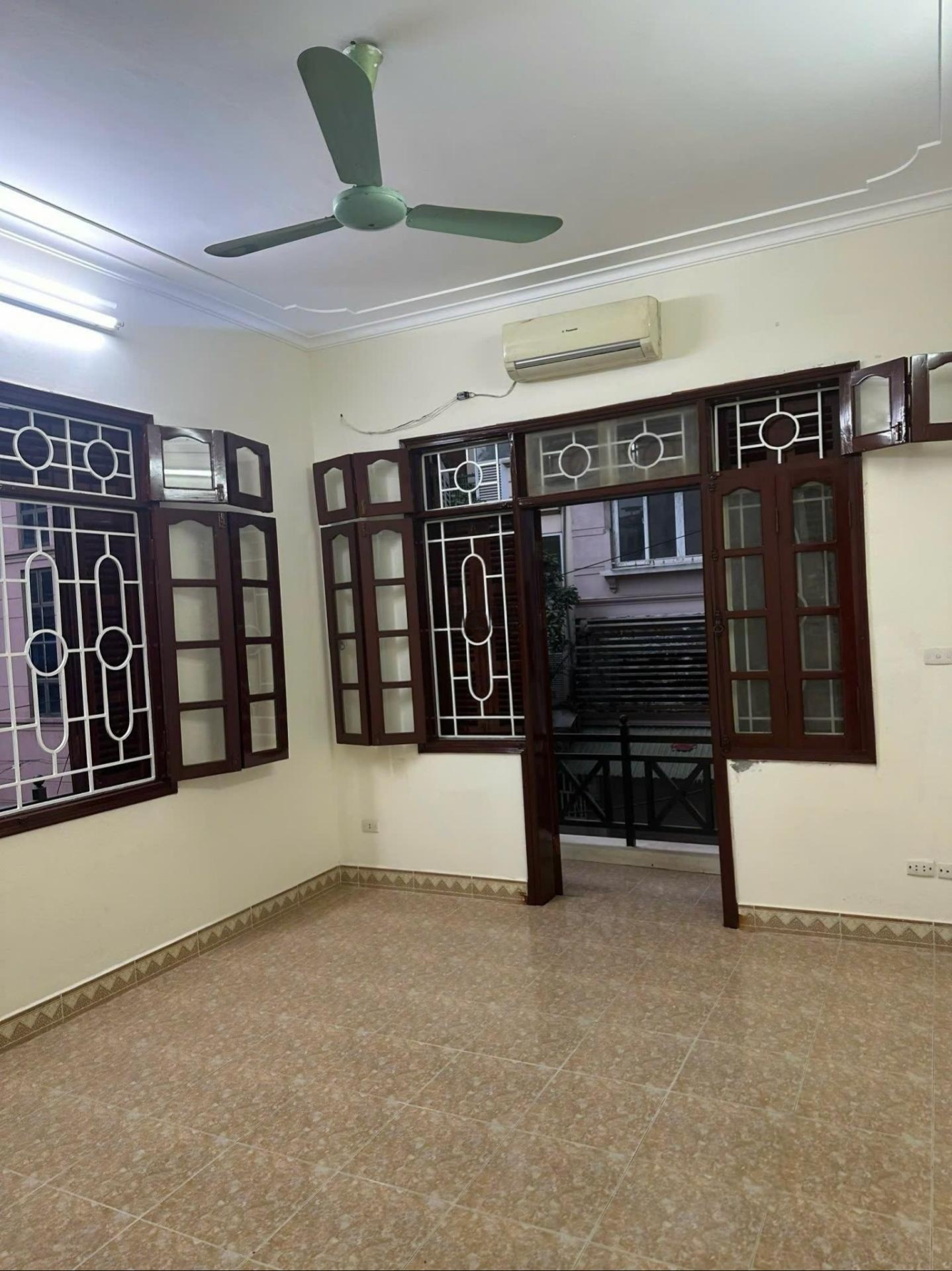 Cho thuê nhà riêng Nguyễn Khả Trạc - Mai Dịch - Cầu Giấy 50m x 4T, 7PN giá 18tr, ngõ ô tô - Ảnh chính