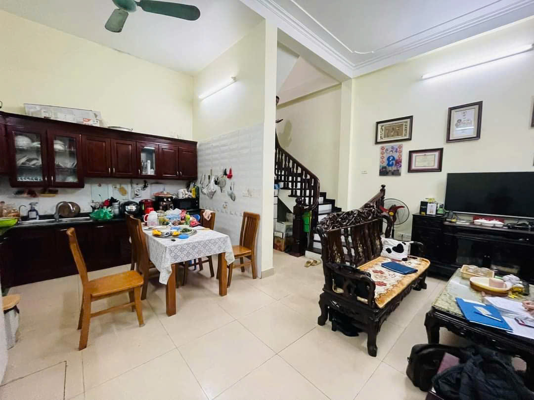 Cho thuê nhà nguyên căn ngõ 260 Cầu Giấy - Quan Hoa 46m x 4T, 5PN giá 19 triệu - Ảnh chính