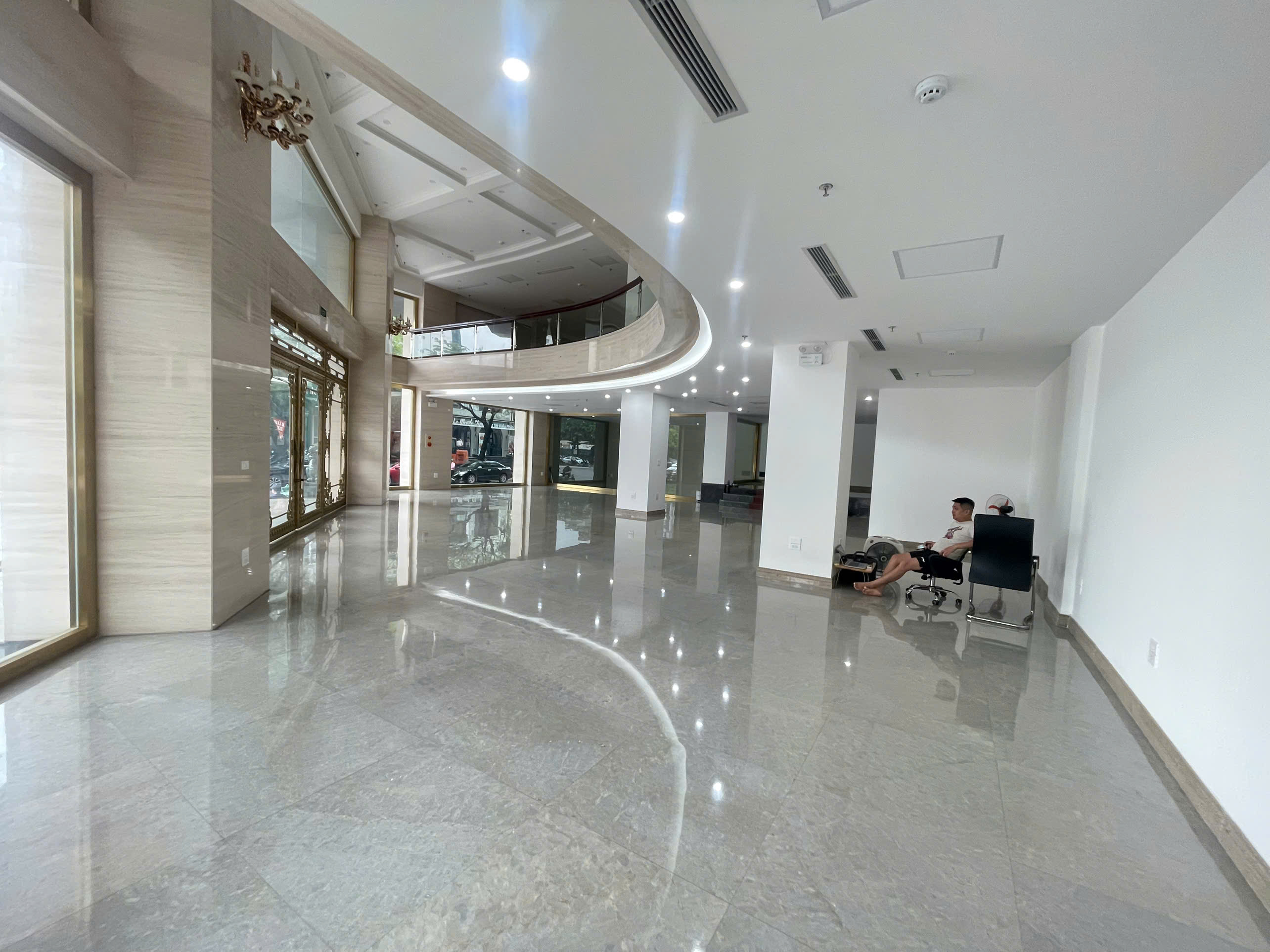 Chính chủ cho thuê mặt bằng kinh doanh, PCCC đầy đủ, 1000m2 4 tầng tại 82 Trần Thái Tông, Cầu Giấy - Ảnh 4