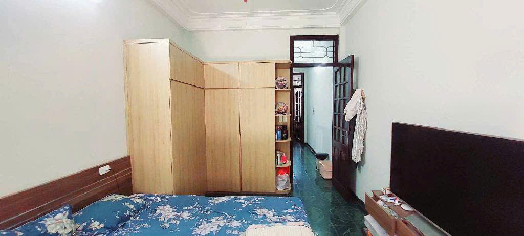 Bán nhà quận Hoàn Kiếm 4 tầng dân xây chắc chắn 50m gần mặt phố - Ảnh 2