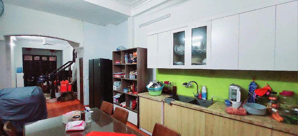 Bán nhà quận Hoàn Kiếm 4 tầng dân xây chắc chắn 50m gần mặt phố - Ảnh 1