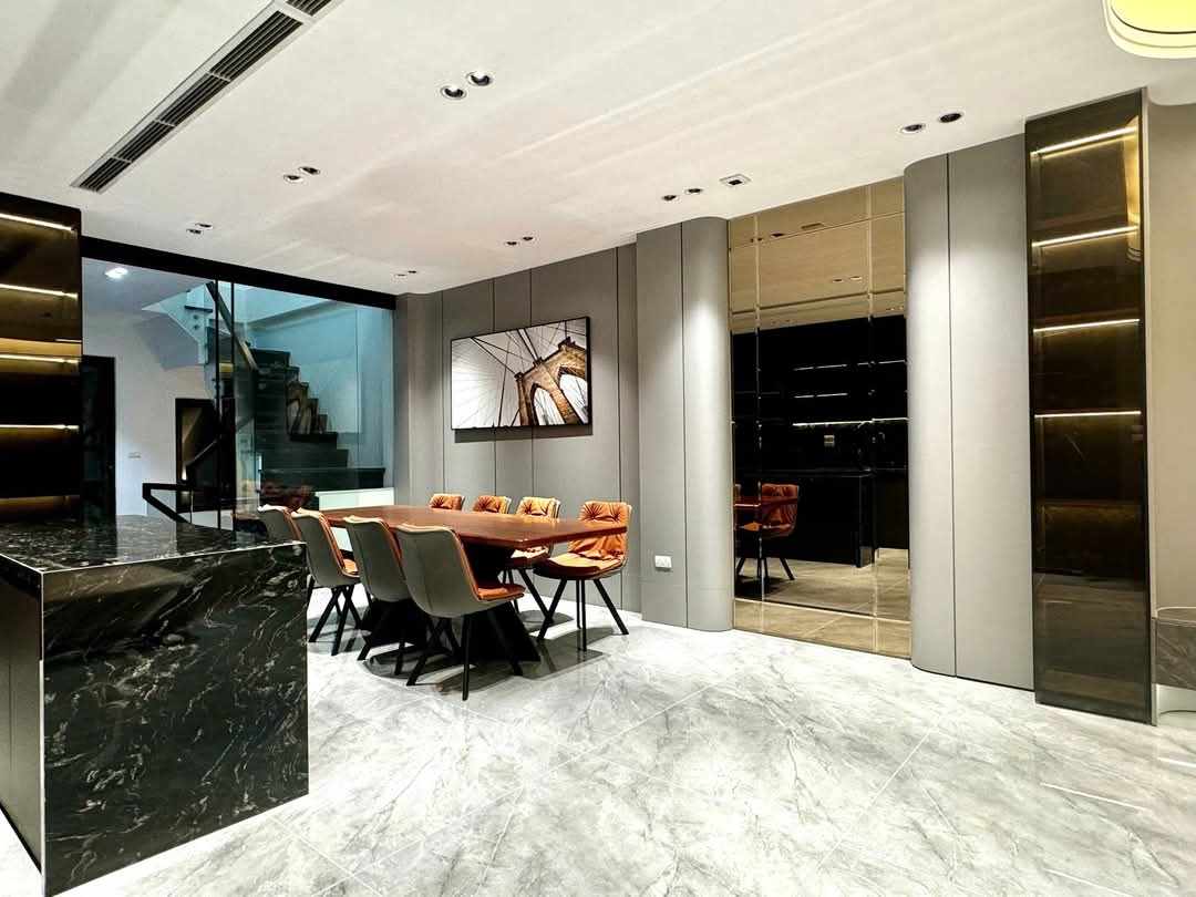 Nhà Đẹp, Phố Nguyễn Sơn, Bồ Đề, Long Biên, 98m2, 7 Tầng, Gara Ô tô, Thang Máy, Full đồ - Ảnh 3