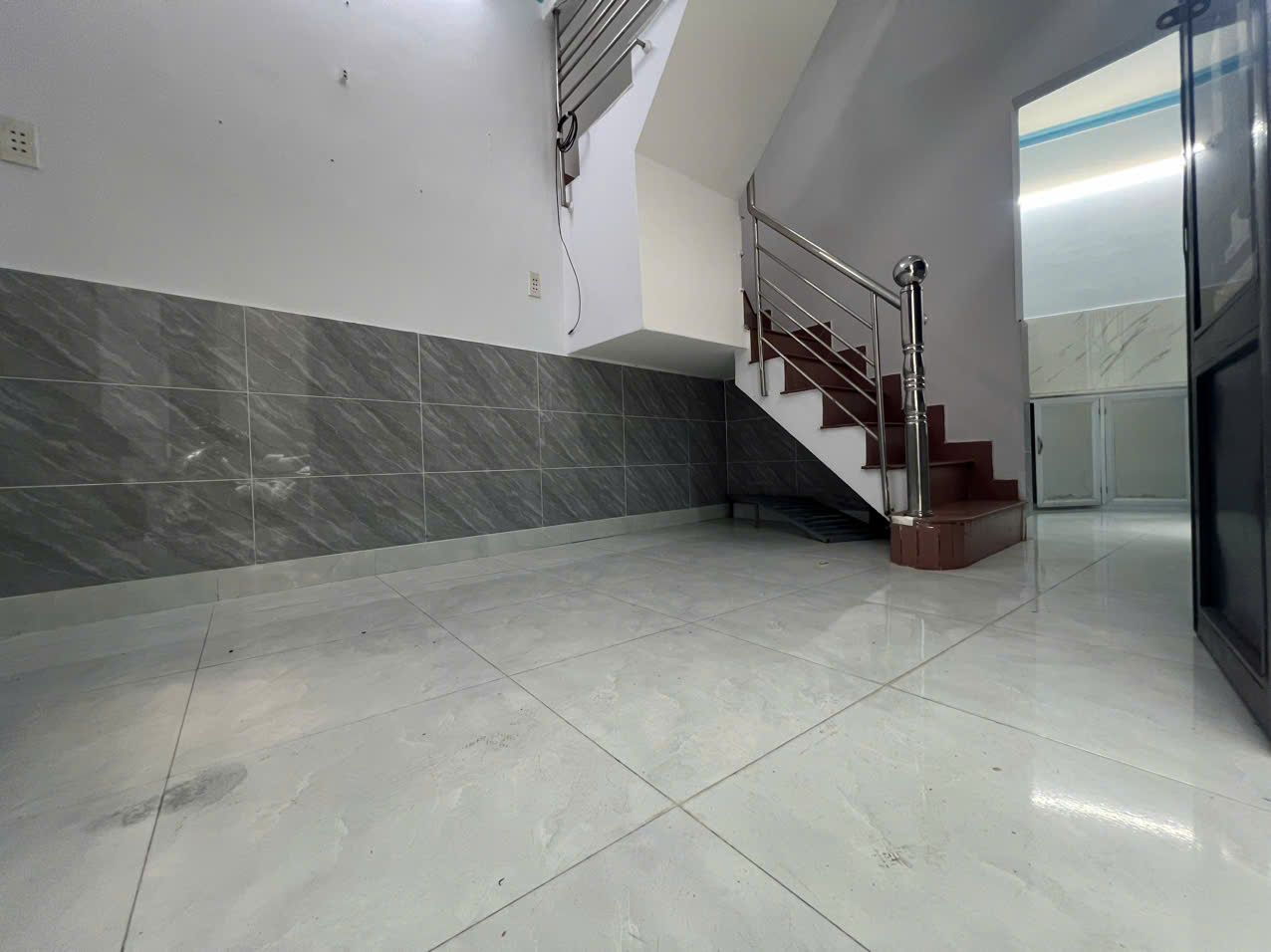 SÁT MẶT TIỀN Q4<br>NGANG 5.5 DÀI 3.5 <br>ĐÚC BÊ TÔNG CÓ 2 TỶ - Ảnh 1