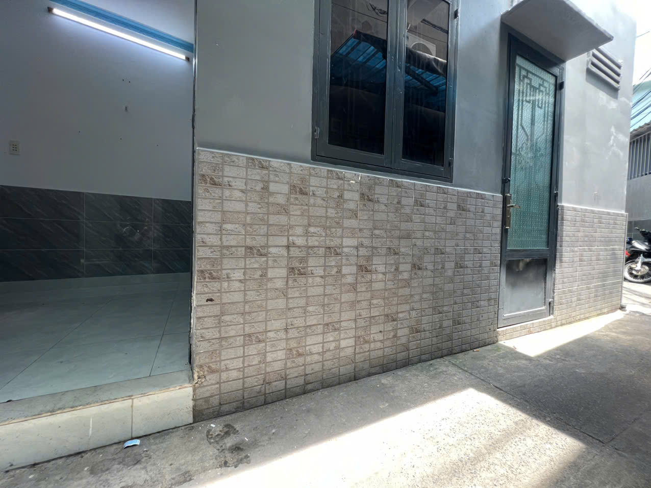 SÁT MẶT TIỀN Q4<br>NGANG 5.5 DÀI 3.5 <br>ĐÚC BÊ TÔNG CÓ 2 TỶ - Ảnh 3