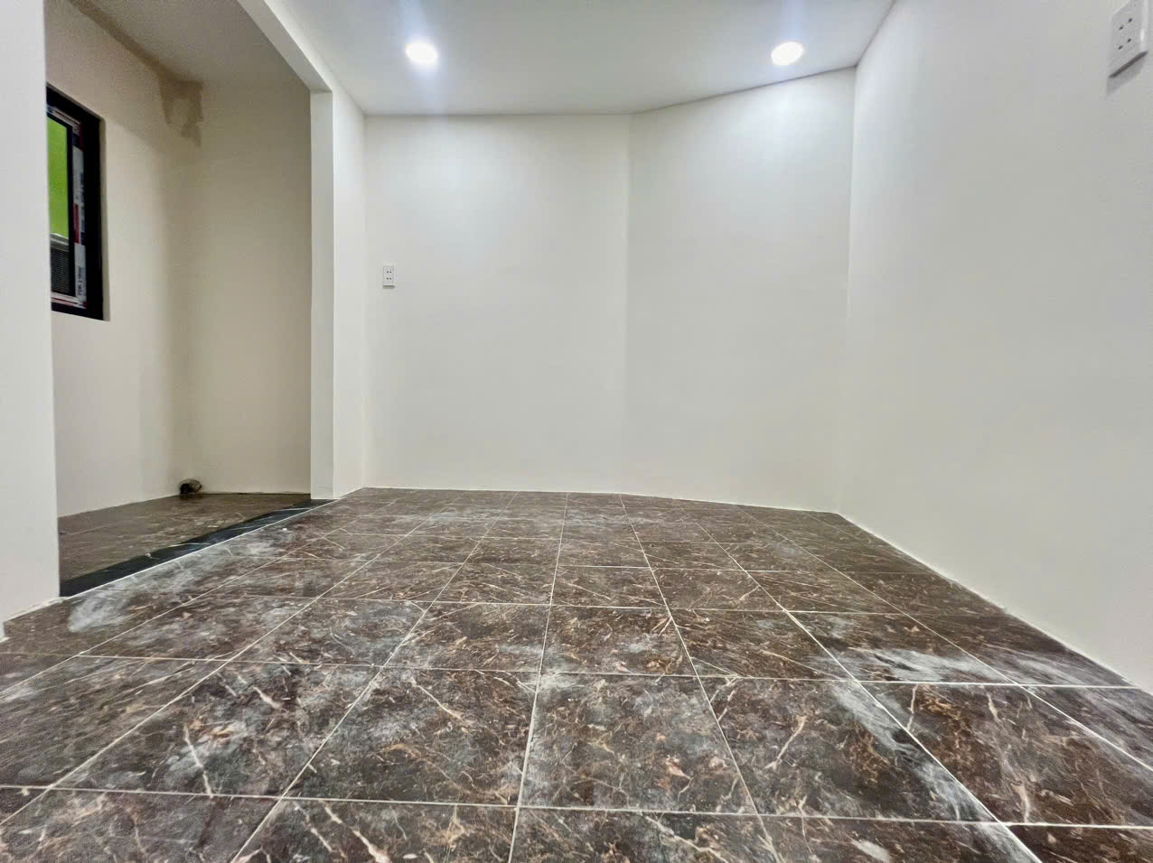 SÁT MẶT TIỀN KHÁNH HỘI Q4 HƠN 2 TỶ - Ảnh 1