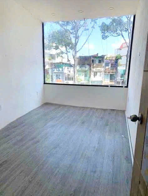 15 Triệu: HIẾM nguyên căn MẶT TIỀN đường 3 tháng 2 Q10- cao 4 tầng 3 phòng thông suốt. VŨ 0933910039 - Ảnh 1