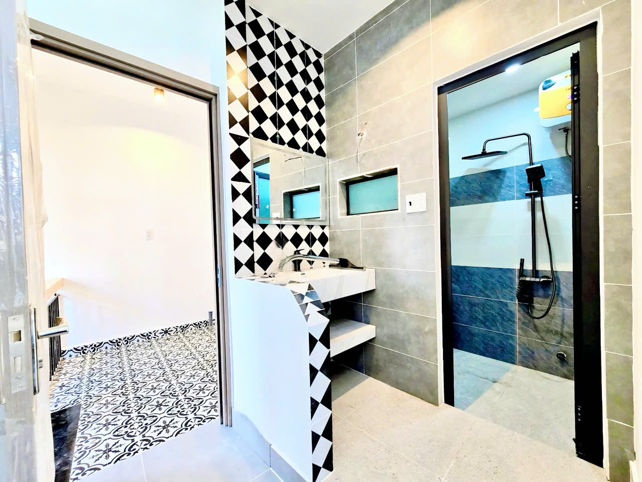 5 Tỷ nhỉnh- Hoàng Diệu Quận 4- nhà mới 100% ngang hơn 4m- 3 tầng 3 phòng đủ nội thất. VŨ 0933910039 - Ảnh 3