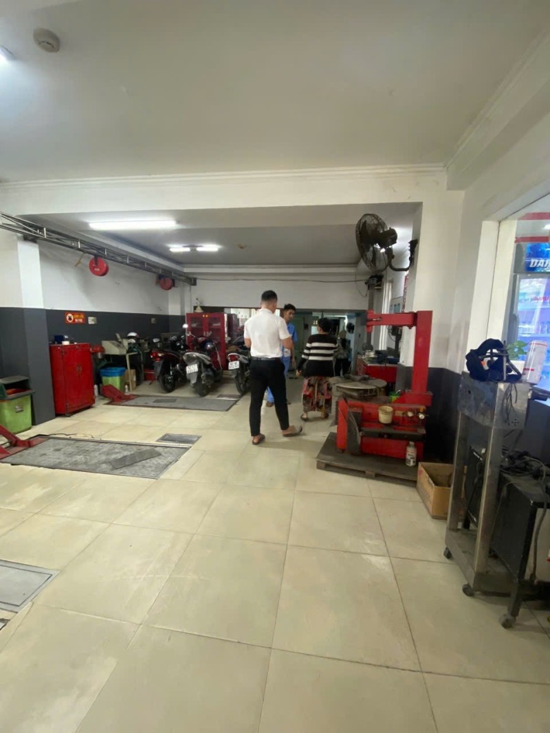 GẤP BÁN MẶT TIỀN QUỐC LỘ 50 ĐANG CHO THUÊ 20TR/THÁNG - 165m2 5,5 X 30 - 3 TẦNG BTCT - CHỈ 10 ĐỒNG - Ảnh 2