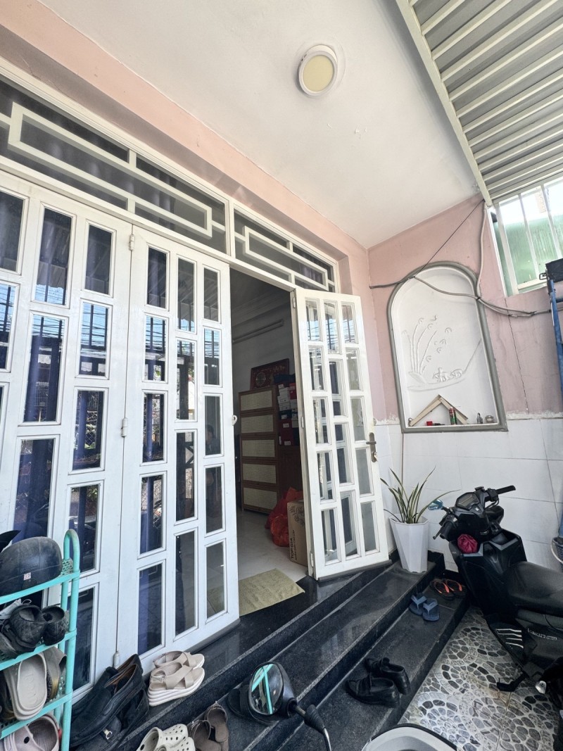 BÁN NHÀ MẶT TIỀN GẦN CHỢ HIỆP BÌNH CHÁNH, THỦ ĐỨC - 2 TẦNG ĐÚC - DT 60M 2PN - SỔ HOÀN CÔNG - Chỉ - Ảnh 3