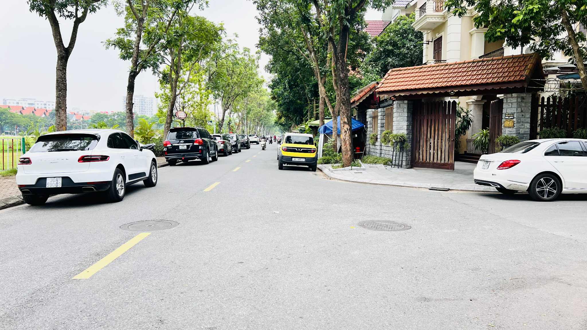 Biệt thự khu đô thị Việt Hưng, 240m x 4 tầng, mặt tiền 13m, khu vực cực sầm uất, kinh doanh ngày đêm - Ảnh chính