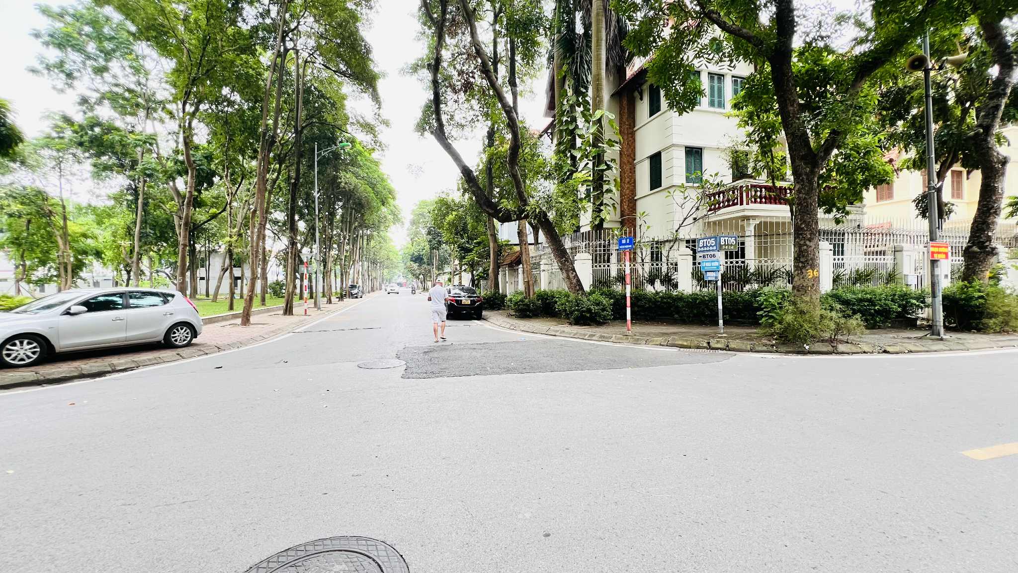 Biệt thự khu đô thị Việt Hưng, 240m x 4 tầng, mặt tiền 13m, khu vực cực sầm uất, kinh doanh ngày đêm - Ảnh 2