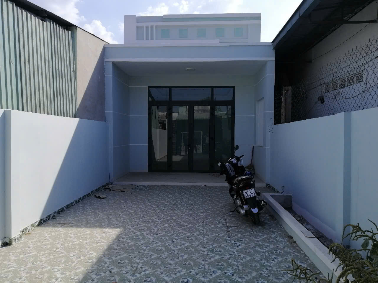 Bán nhà SR, 5mx26m, đường oto, gần ngã tư Nguyễn Khuyến chỉ 1 tỷ 999 - Ảnh 1