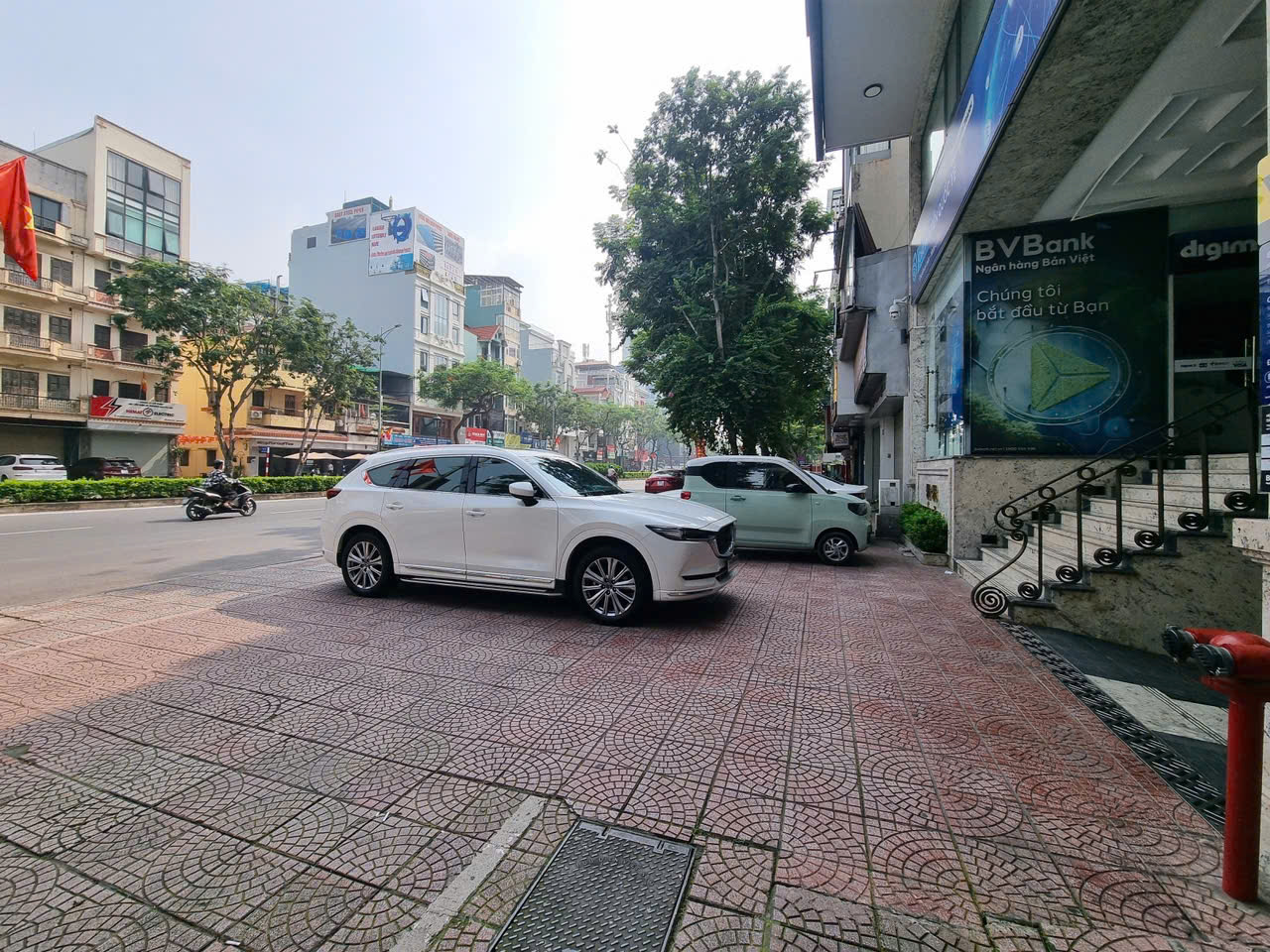 BÁN NHÀ MẶT PHỐ VIP NGUYỄN VĂN CỪ – VỈA HÈ 15M – KINH DOANH VÔ ĐỊCH – 75 TỶ<br>📍 Vị trí đắc địa, vỉa - Ảnh chính