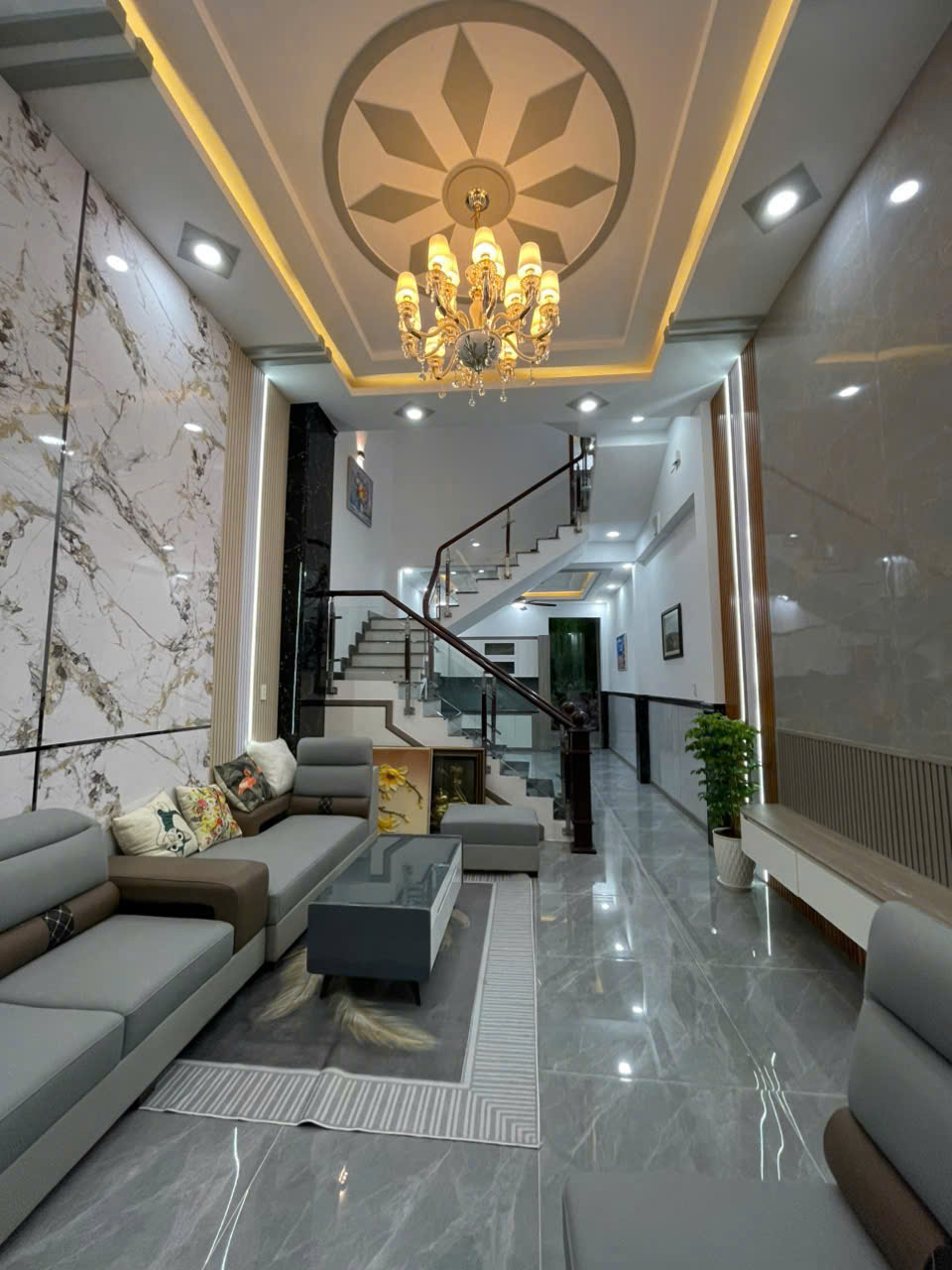 NHÀ MẶT TIỀN KINH DOANH, 3 LẦU, XE HƠI NGỦ TRONG NHÀ, NỘI THẤT ĐẸP - Ảnh 2