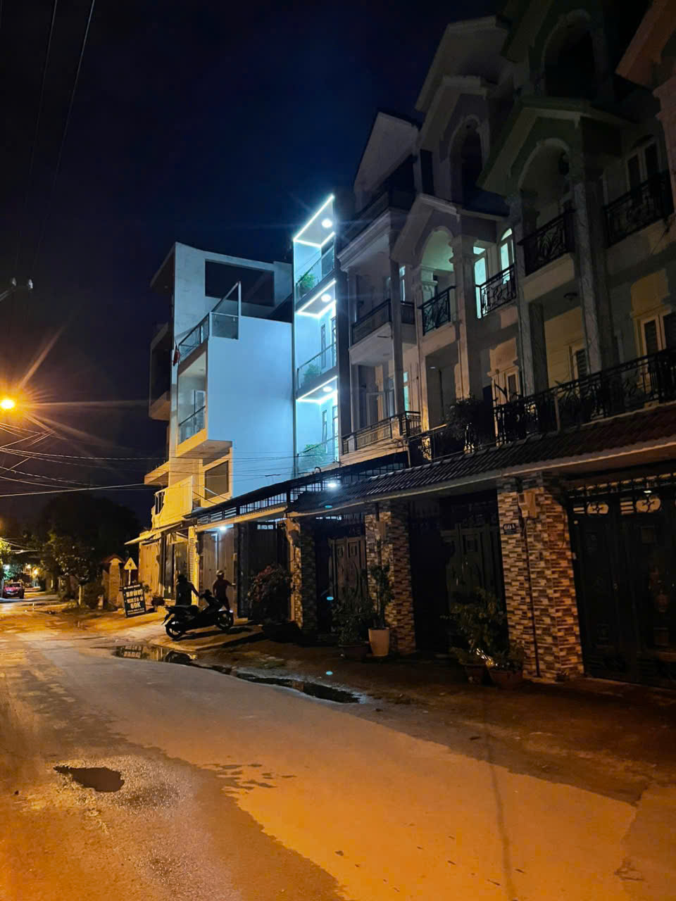 NHÀ MẶT TIỀN KINH DOANH, 3 LẦU, XE HƠI NGỦ TRONG NHÀ, NỘI THẤT ĐẸP - Ảnh 1