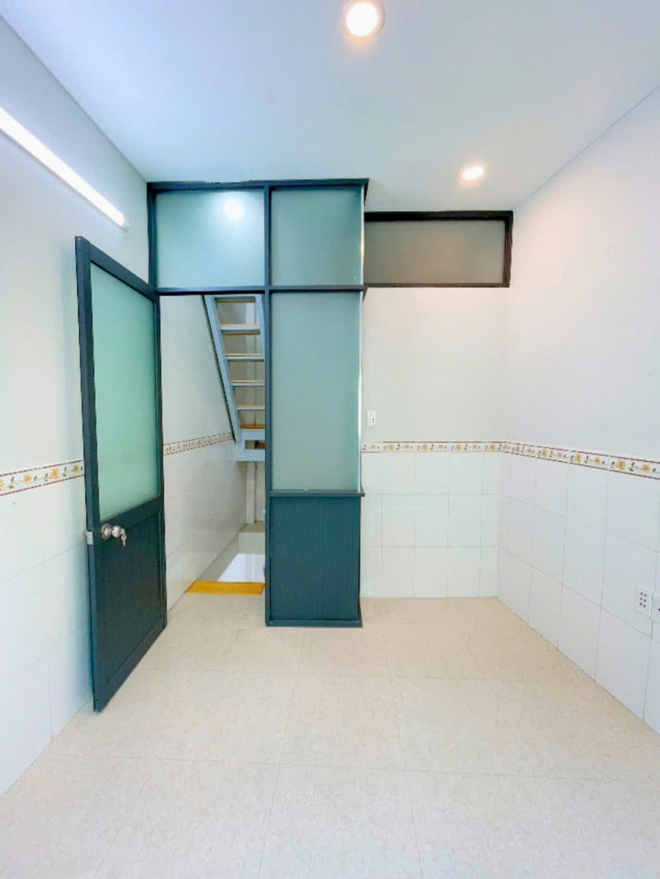 Cách Mặt Tiền Xe Hơi 3 Căn Nhà <br>3 TẤM CÓ 2 TỶ - Ảnh 3