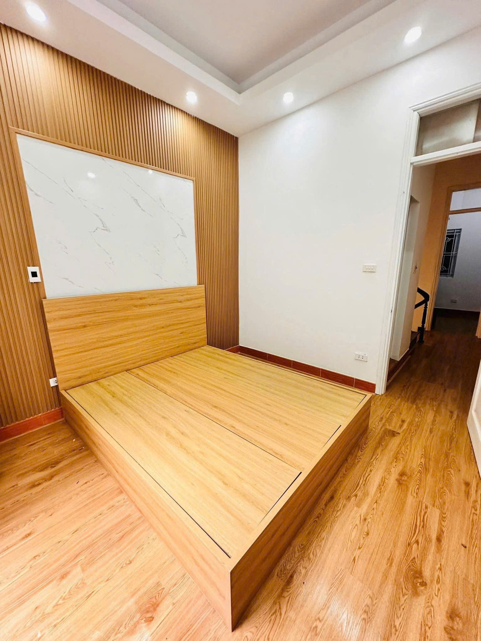 Bán nhà phố Lạc Long Quân 42m2 4tầng mặt tiền 4m nhỉnh 7tỷ Cầu Giấy - Ảnh 2