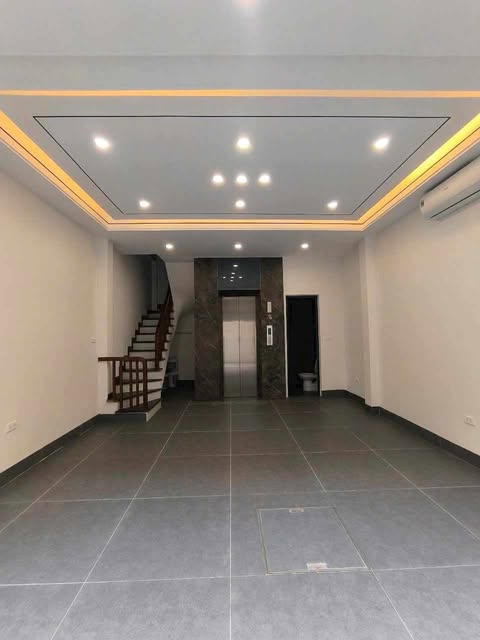 Bán Nhà Ngõ 61 Phố Trạm, Cổ Linh, Long Biên, 38m2, Gara, Ô Tô, Thang Máy Phân Lô - Ảnh 1