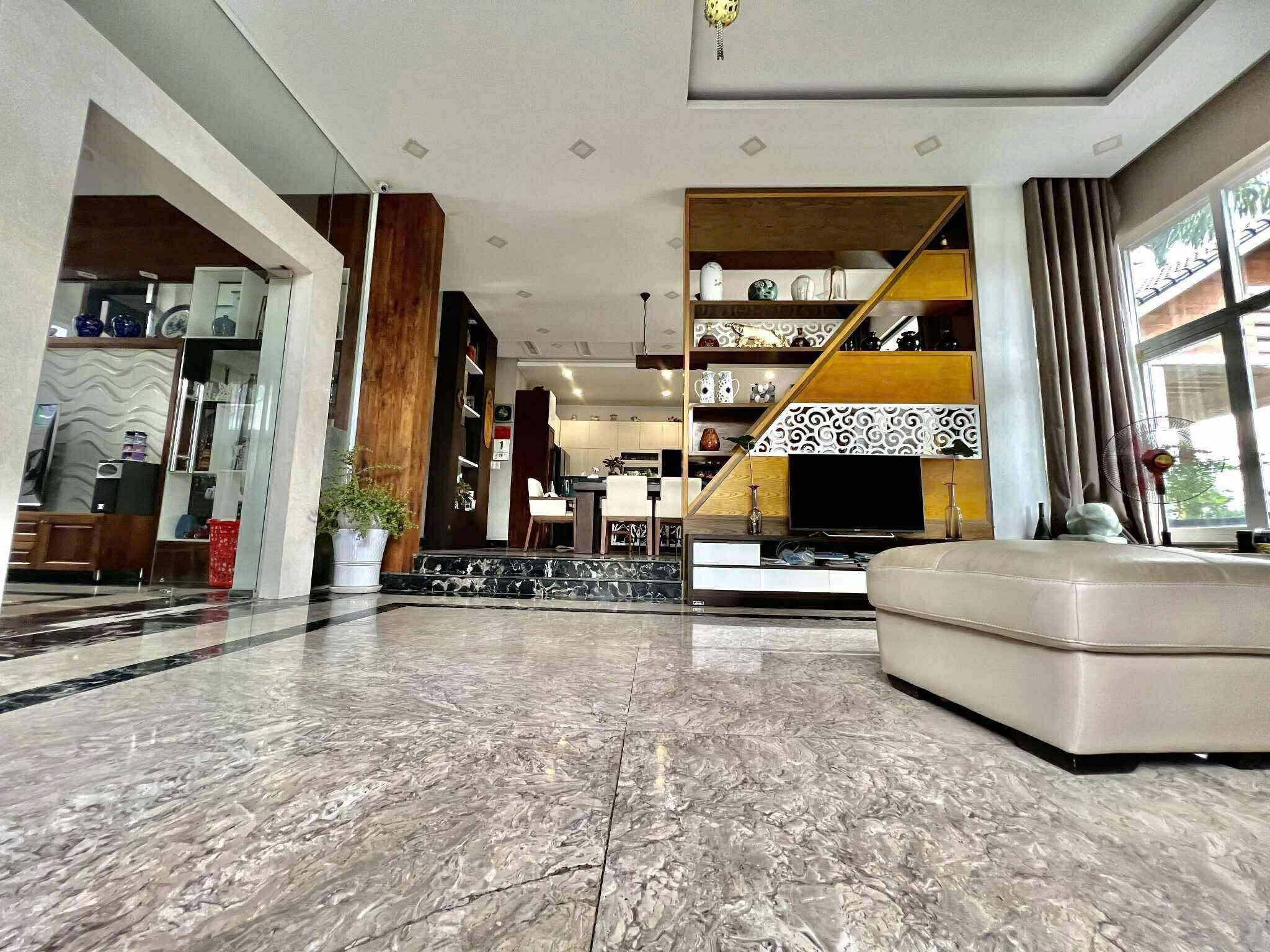Giảm 8 tỷ, Bán nhà Biệt thự 2 Mặt tiền Thạnh Lộc - Hà Huy Giáp, 28x20m, 4 Tầng, 6PN, 36 tỷ. - Ảnh 2