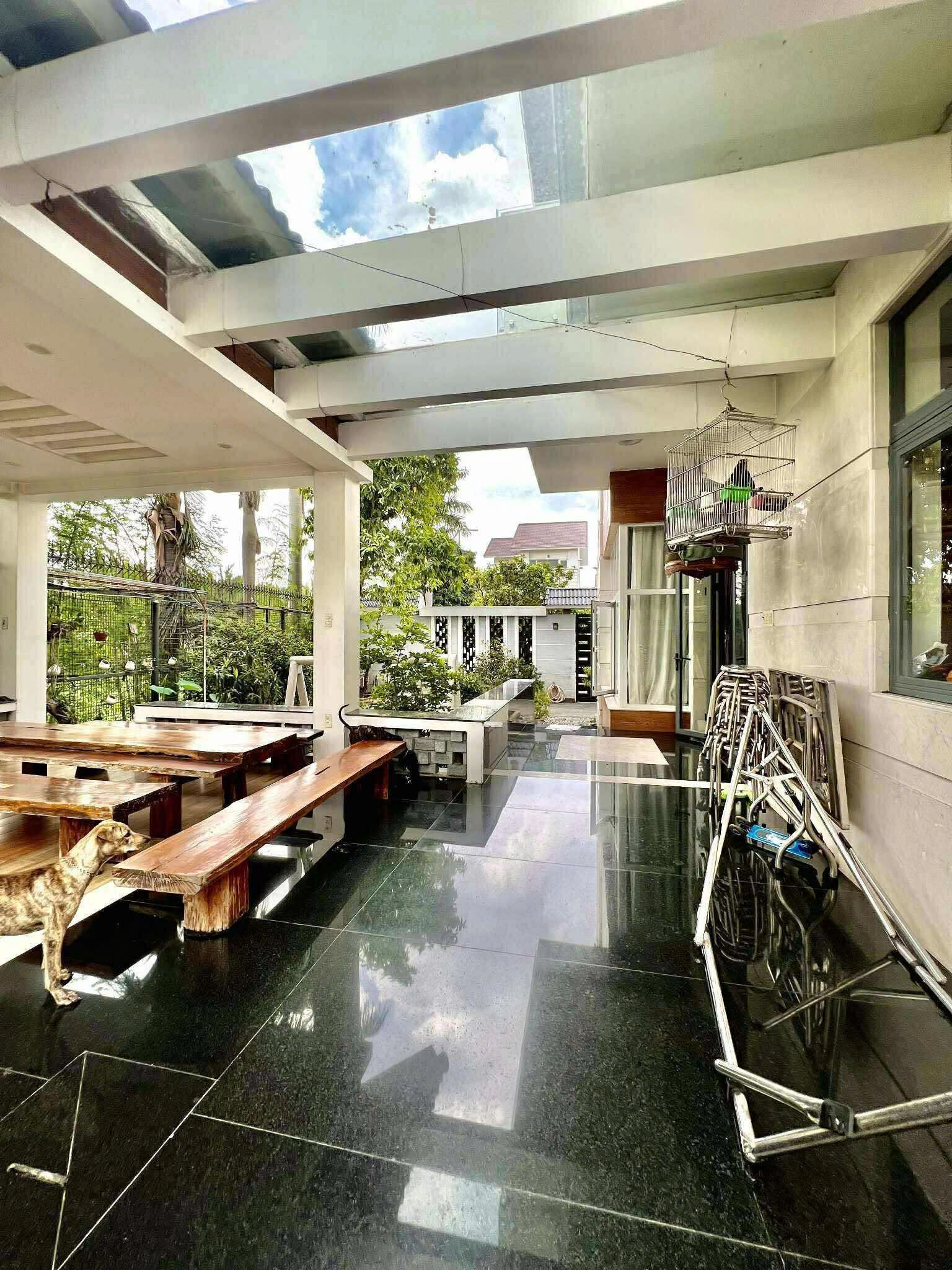 Giảm 8 tỷ, Bán nhà Biệt thự 2 Mặt tiền Thạnh Lộc - Hà Huy Giáp, 28x20m, 4 Tầng, 6PN, 36 tỷ. - Ảnh chính