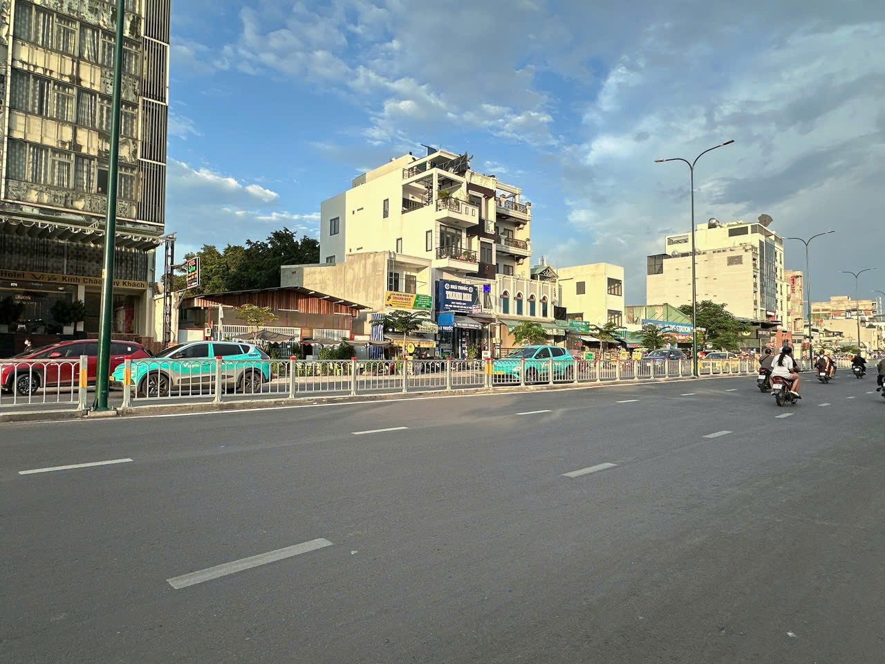 Bán nhà mặt tiền Trần Bá Giao 111m2 nở hậu 6.3m view góc tương lai tiện xây mới 8.99 tỷ. - Ảnh 1