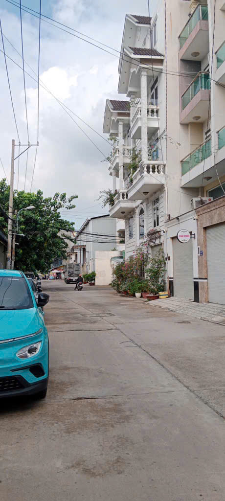 Bán nhà mặt tiền Trần Bá Giao 111m2 nở hậu 6.3m view góc tương lai tiện xây mới 8.99 tỷ. - Ảnh chính