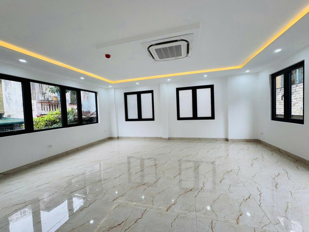TOÀ NHÀ 7 TẦNG THANG MÁY – 3 MẶT THOÁNG – Ô TÔ – KINH DOANH – PL- Nguyễn Chí Thanh 58 m, 7 T, mặt - Ảnh 1