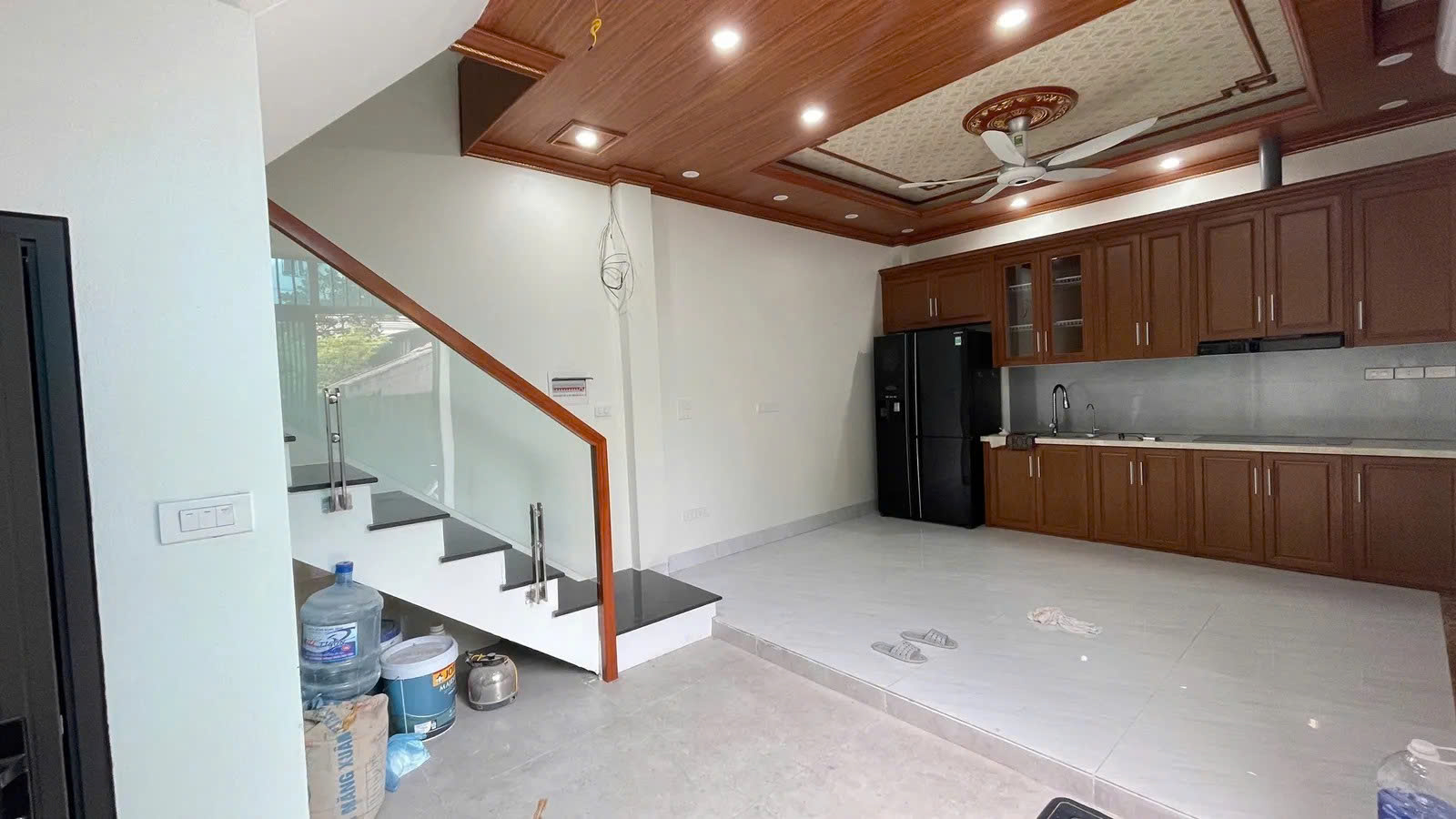 NHÀ MỚI FULL NỘI THẤT Phố Hoa Lâm 31m2 X 5 Tầng mặt tiền 6.9m, 6.5 tỷ Long Biên. - Ảnh 2