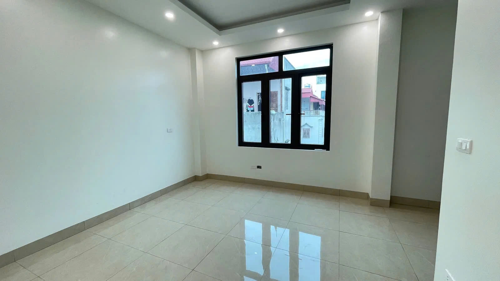 NHÀ MỚI FULL NỘI THẤT Phố Hoa Lâm 31m2 X 5 Tầng mặt tiền 6.9m, 6.5 tỷ Long Biên. - Ảnh 3