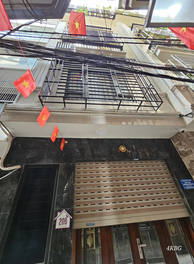 BÁN NHÀ TRUNG TÂM QUẬN CẦU GIẤY NHÀ MỚI TIỆN NGHI ĐẦY ĐỦ GẦN PHỐ NGÕ RỘNG THÔNG THOÁNG 45M 13,5 TỶ - Ảnh 2