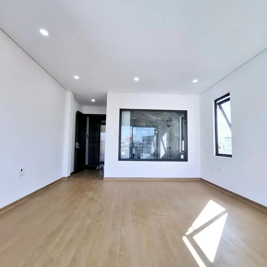 HIẾM. NHÀ LÔ GÓC PHỐ SÀI ĐỒNG 40M2, 6T THANG MÁY. MT 4.5M, Ô TÔ CẠNH NHÀ - 8 TỶ - Ảnh 3