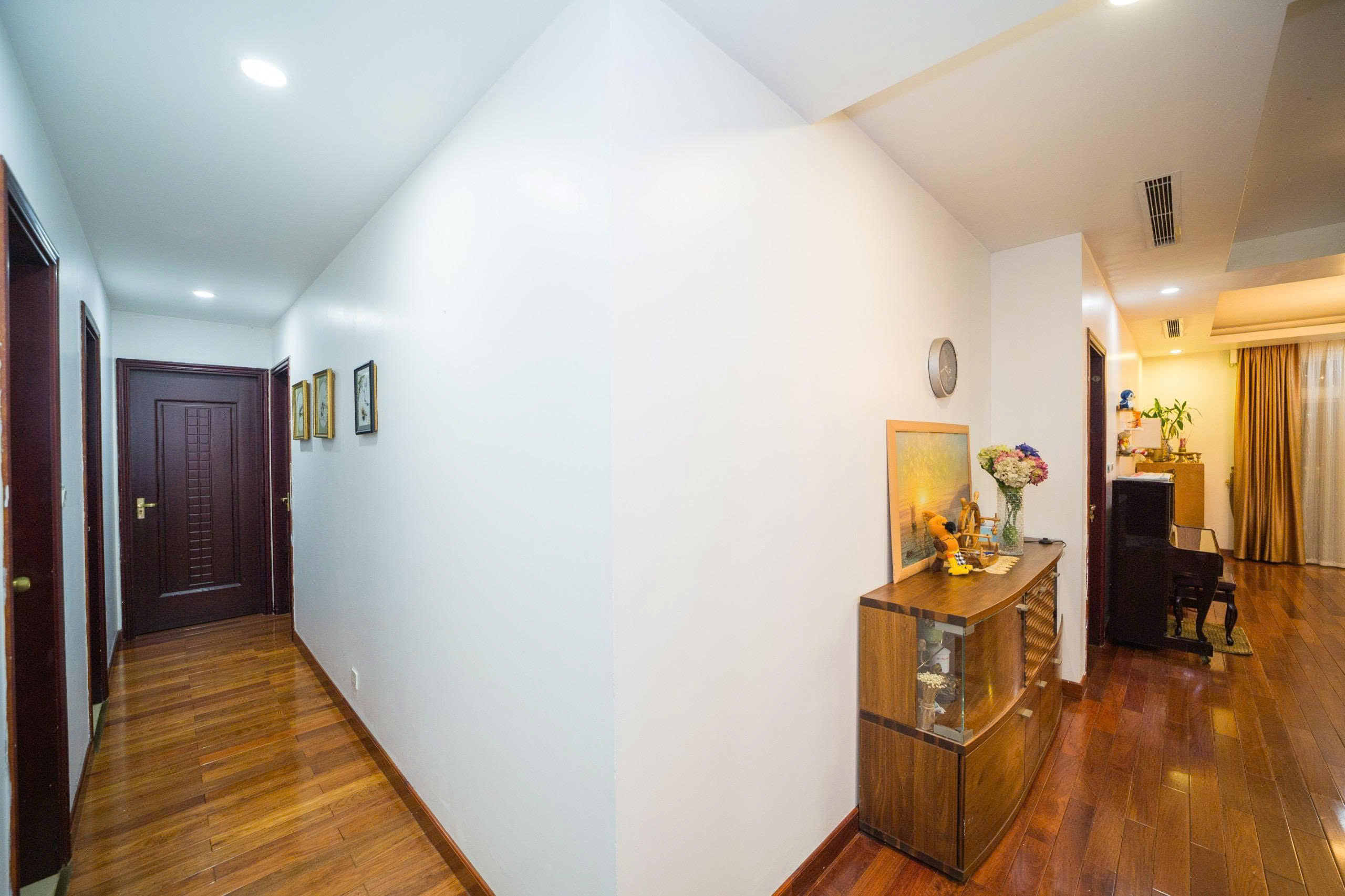 ROYAL CITY - R2 145m² - Tầng cao - Căn hộ chung cư - 3PN Hướng ban công Đông Nam Nội thất cơ bản - Ảnh 2