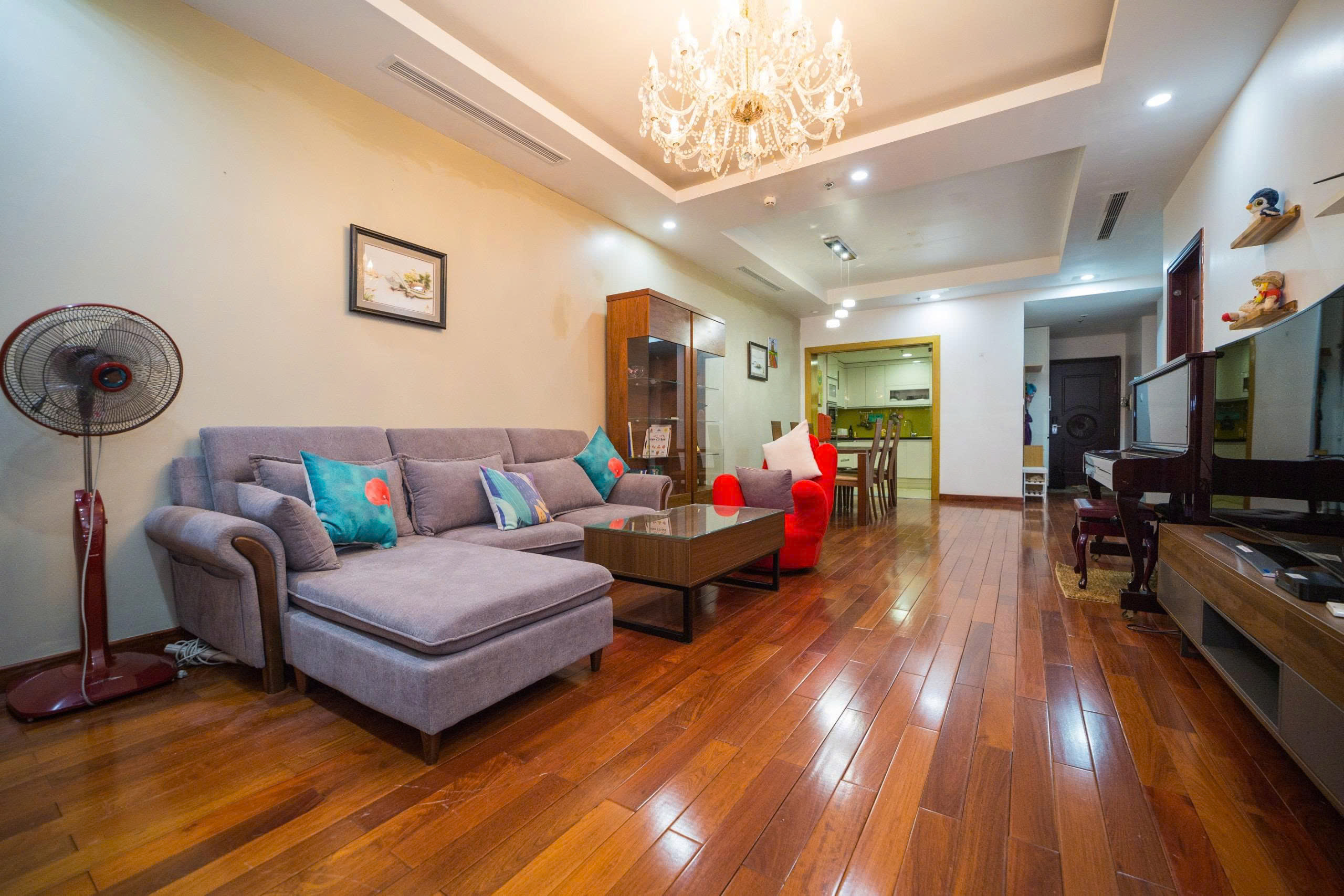 ROYAL CITY - R2 145m² - Tầng cao - Căn hộ chung cư - 3PN Hướng ban công Đông Nam Nội thất cơ bản - Ảnh chính