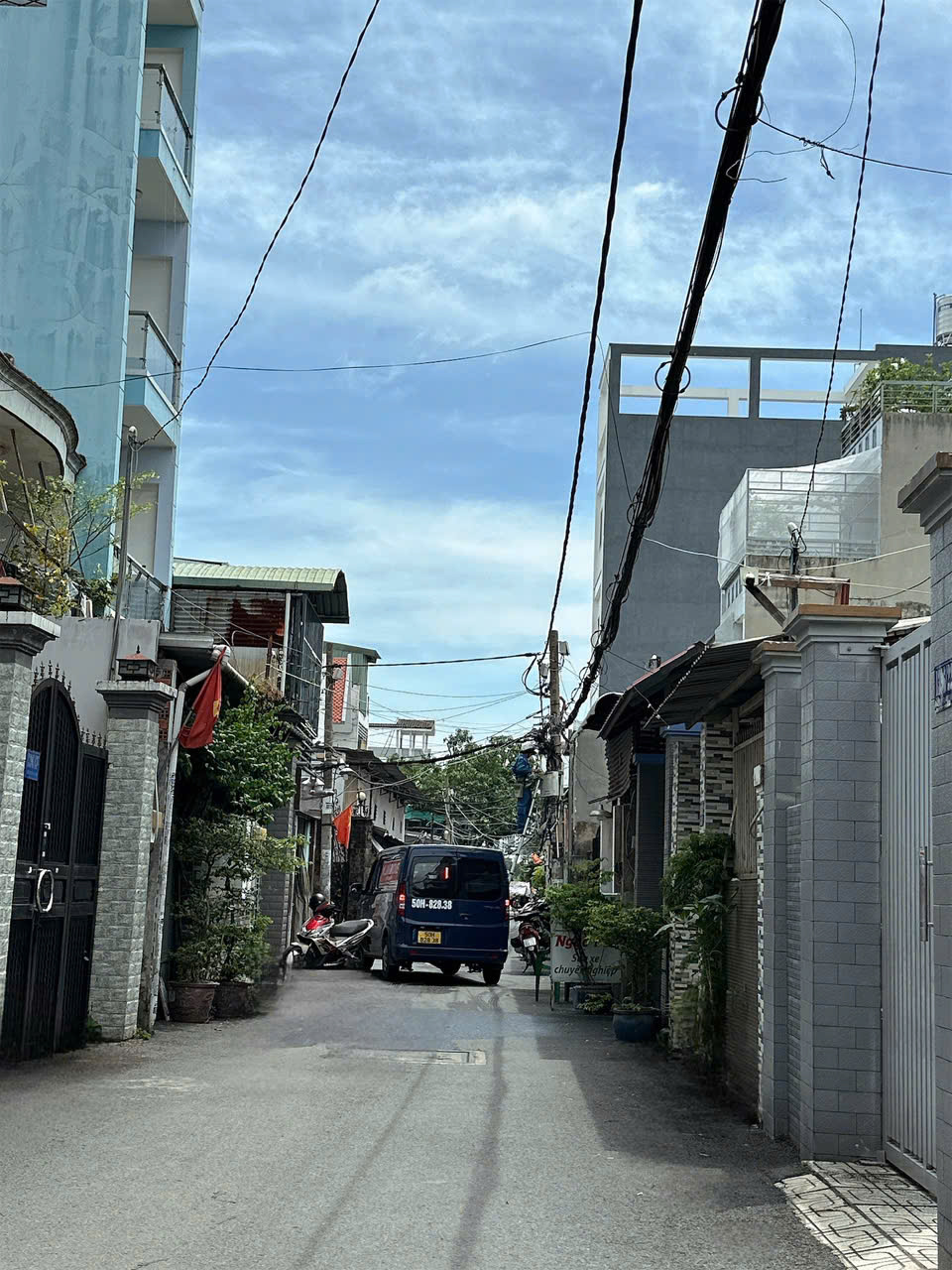 Bán nhà 5 tầng hẻm 8m 90m2 ngang 4.8m vài bước ra Lê Đức Thọ gần CC Dream Home 8.8 tỷ. - Ảnh 1
