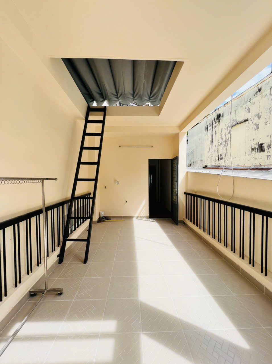 Bán nhà đúc 2 lầu hẻm 606 Đường 3 Tháng 2, P14 Q10 ngay trung tâm SG - Ảnh 3