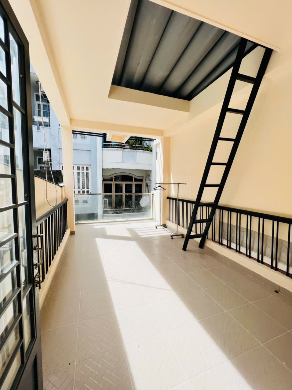Bán nhà đúc 2 lầu hẻm 606 Đường 3 Tháng 2, P14 Q10 ngay trung tâm SG - Ảnh 4