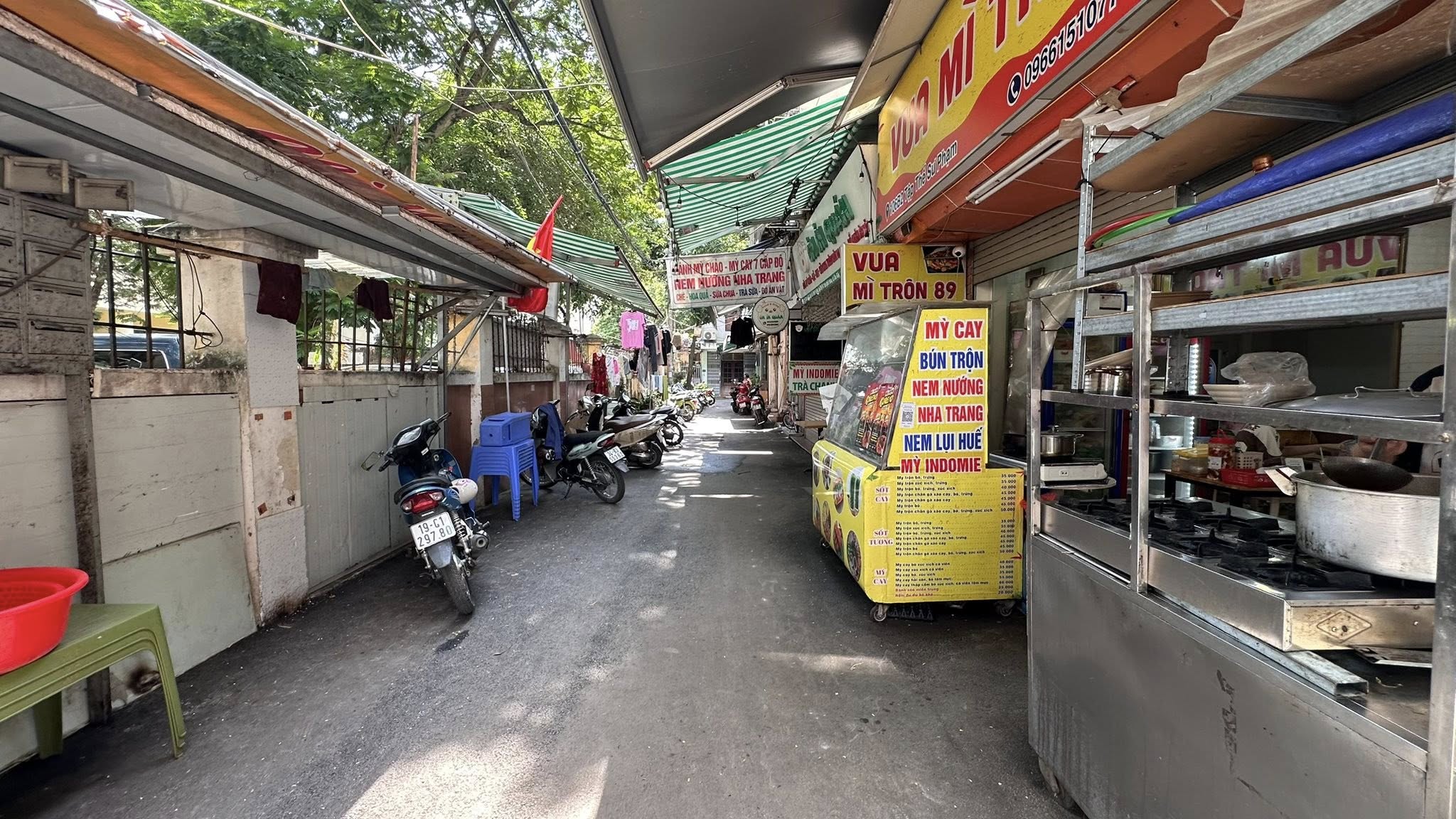Bán nhà tập thể ĐH Sư Phạm, 100m2, 3 ngủ, đủ nội thất sẵn, giá 4,65 tỷ, sẵn sổ đỏ sang tên - Ảnh 2