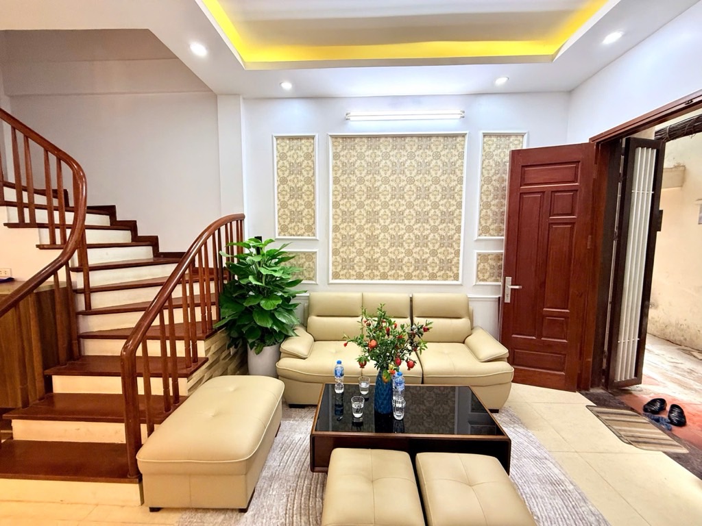 Nhà đẹp Pháo Đài Láng, lô góc 5 tầng chỉ 7,85 tỷ, gần phố, sầm uất - Ảnh chính